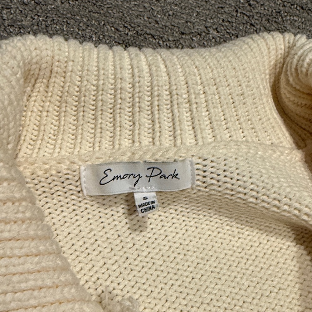 Vici small Cream V-Neck Sweater - Picture 4 of 5